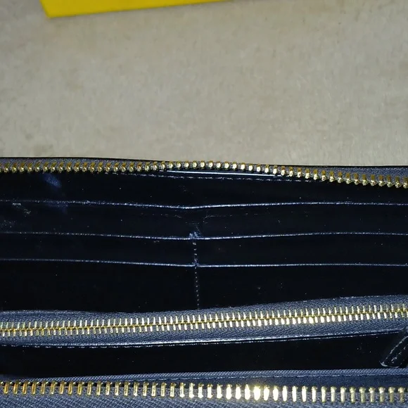 💯% Authentic FENDI Wallet - Picture 6 of 8